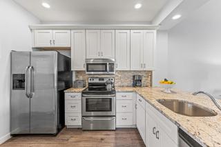 Solterra - newly remodeled luxury 3BR condo with lake and golf views, access to resort pool, hot tub, and golf courses at Lely Resort! Close to Naples beaches, 5th Avenue S, and Marco Island! Ideal for families or groups, perfect for a summer vacation! - 4