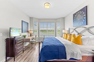 Solterra - newly remodeled luxury 3BR condo with lake and golf views, access to resort pool, hot tub, and golf courses at Lely Resort! Close to Naples beaches, 5th Avenue S, and Marco Island! Ideal for families or groups, perfect for a summer vacation! - 3