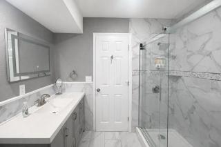 4-Bedroom ALL King Beds Near mall Family friendly - 6