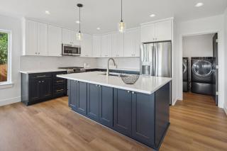 Pacific Horizon Escape - 1