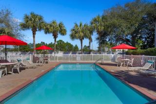 Sunset At Miramar - Beach Getaway Home Near the Water with Shared Pool - 7