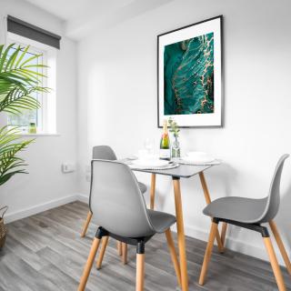 Cozy 2 Bed Apartment - Parking - Cradley Health - Smart TV - Fast Wi-Fi 27CR - 6