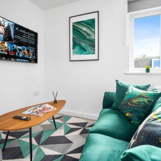 Cozy 2 Bed Apartment - Parking - Cradley Health - Smart TV - Fast Wi-Fi 27CR - 7