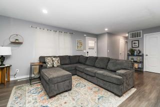 Bright Open Plan Home, Covered Patio, Trail Access - 3