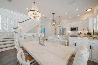 The Hummingbird - Lakefront Vacation Home with Private Pool & Water Views - 8