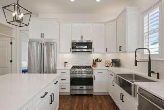 The Hummingbird - Lakefront Vacation Home with Private Pool & Water Views - 2