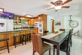 Secluded Lakefront Escape w Private Dock, 600ft Shoreline and Views, Sleeps 13 - 7