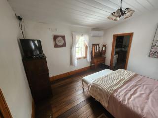 Vivash - Historic accommodation with Ensuite - 9