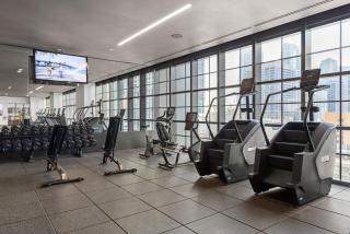 4612 High-Floor Studio w Skyline View and a 24-hour Gym in Downtown Miami - 1