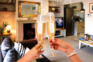 Tide House Seaside Holiday Cottage - 9