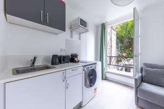 Spacious 1-Bedroom Apartment for 4, 15 min from Gare de Lyon, 3-Star Comfort - 1
