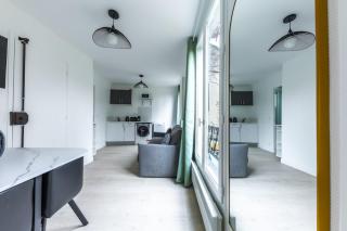Spacious 1-Bedroom Apartment for 4, 15 min from Gare de Lyon, 3-Star Comfort - 2