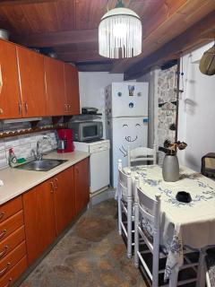 Lithos Home - 1