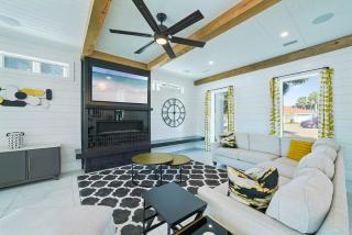 Water's Edge - Luxury Lakefront Beach House with Private Pool & Community Amenities - 2