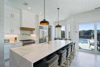 Water's Edge - Luxury Lakefront Beach House with Private Pool & Community Amenities - 1