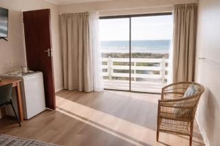 West Coast Beachfront - 8