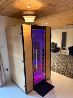 Hunters Hideaway -Hot Tub- Sauna - Dog Friendly - Warminster - 1