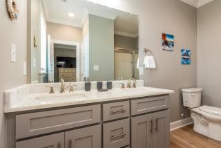 Wine n Sea - 2704 Bienville - 6