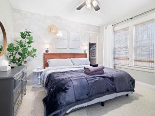 Stylish Lakeside Living - walk to the beach - 6