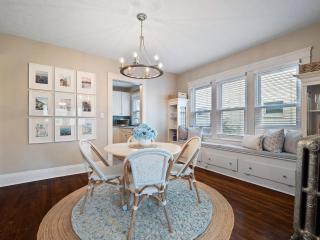 Stylish Lakeside Living - walk to the beach - 3