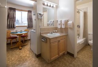 Rocky Mountain Ski Lodge - 2