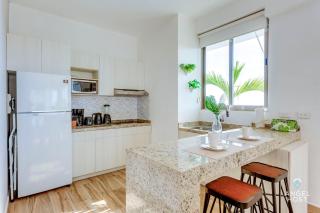 Private Oceanview Stay with Balcony & Rooftop Pool - 5