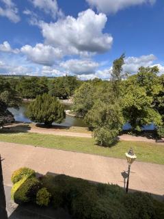 Gorgeous Buxton Lakeview Apartment on Park - 7