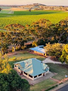 Norm's Vineyard Retreat - 3