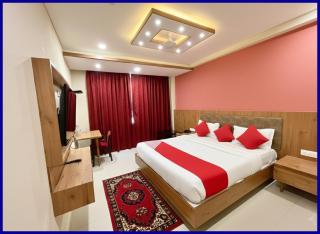 SEA VIEW from rooftop - SWIMMING POOL HOTEL - CAFE - SPA - HOTEL #N #RBPURI - Near Sea Beach and Shree Jagannath Temple - wifi - Parking - BEST HOTEL IN PURI - - 4