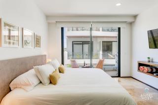 NEW! Adorable Midtown Studio, Pool, WiFi, Smart TV - 7