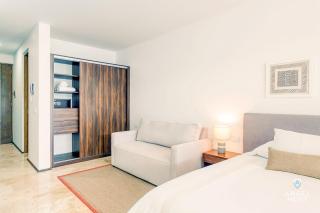 NEW! Adorable Midtown Studio, Pool, WiFi, Smart TV - 5