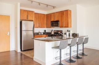 Upscale Apartment Near Lake Michigan - 5