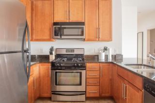 Upscale Apartment Near Lake Michigan - 1