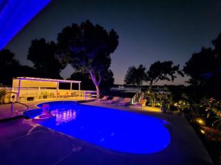 Heated Pool, 5 bedroom, Lakefront, Kayaks, Close to Beaches - 5