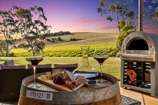 Norm's Vineyard Retreat - 0