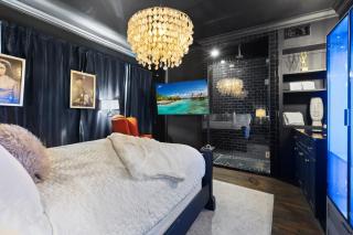 Spacious studio condo in historic Munger Place - 5