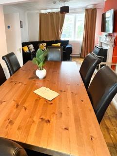 Bright & Cosy Urban Retreat - 8