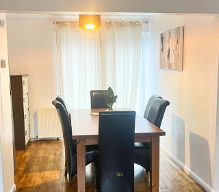 Bright & Cosy Urban Retreat - 1