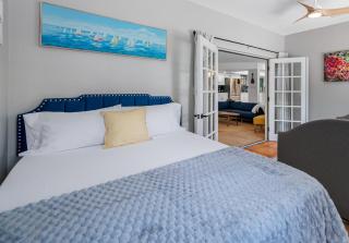 Heated Pool, 5 bedroom, Lakefront, Kayaks, Close to Beaches - 1
