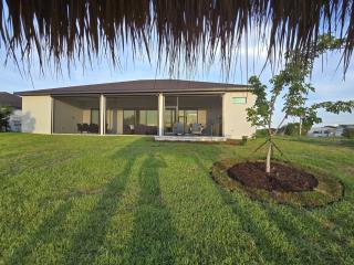 Luxurious Waterfront Retreat, Dock, Tiki Hut, Fishing, Boating Great Location! - 3