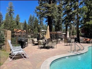 Pinecone and Powder Retreat by the Village - 6