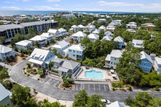 Blue Pearl Beach House - Walk to Beach Pools & More - 5
