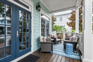 Blue Pearl Beach House - Walk to Beach Pools & More - 3
