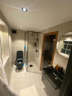 Exklusivt Spa-boende i Sala, Bastu & Jacuzzi Ingår - 1