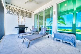 Luxury 3 Bed Waterfront Condo in Paradise - 4