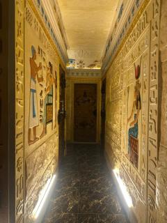 Three Pyramids Mystery Hotel - 1