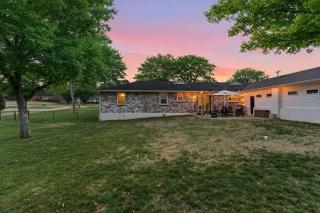 Spacious Modern Ranch 5 Miles to Downtown - 8