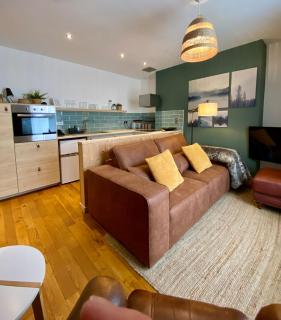 Stylish Cosy Town Centre Duplex - Close to Harbour - 1