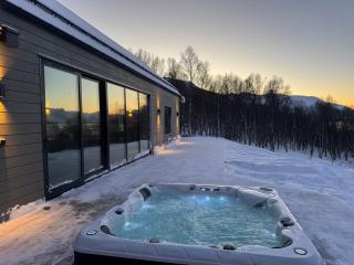 LyNora - A Luxury Fjordside Lodge near the Lyngen Alps, Skjervøy & Nordreisa - 8
