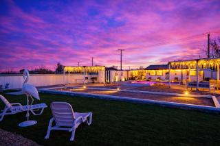 HUGE House in Joshua Tree/Yucca Valley with Pool & Hot Tub - 4